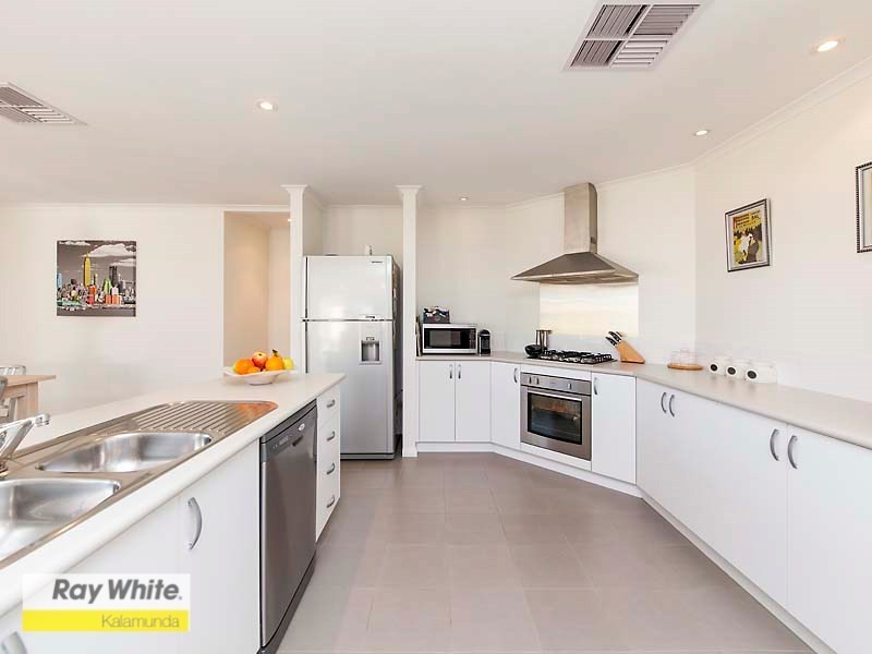 2 Gemina Avenue, Wattle Grove WA 6107