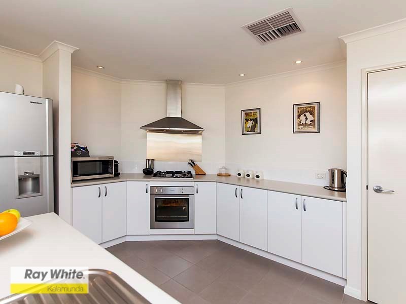 2 Gemina Avenue, Wattle Grove WA 6107