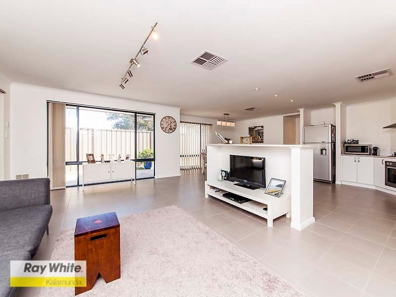 2 Gemina Avenue, Wattle Grove WA 6107