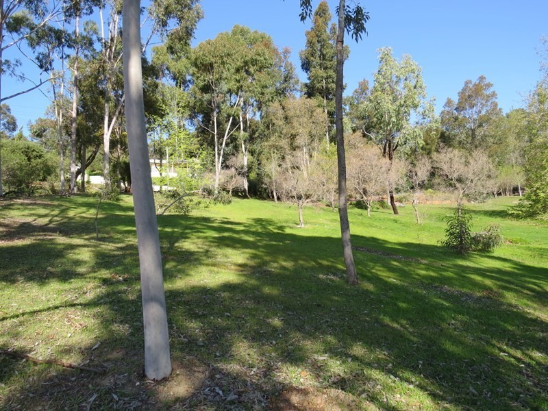 16 Torwood Drive, Gooseberry Hill WA 6076