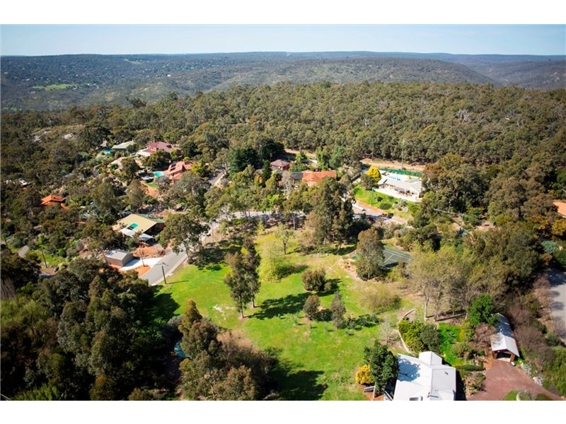 16 Torwood Drive, Gooseberry Hill WA 6076