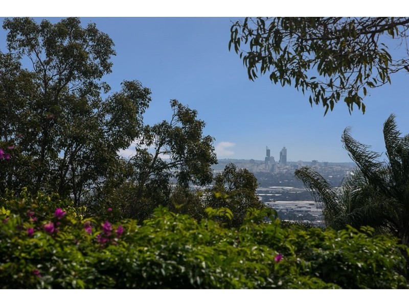 15 Graelou Road, Lesmurdie WA 6076