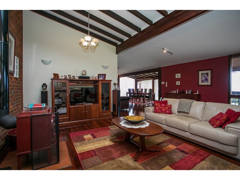 15 Graelou Road, Lesmurdie WA 6076