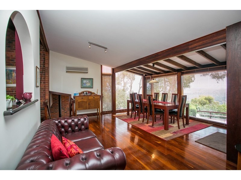 15 Graelou Road, Lesmurdie WA 6076