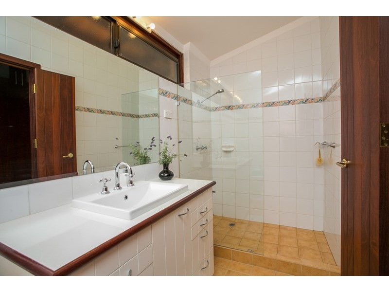 15 Graelou Road, Lesmurdie WA 6076