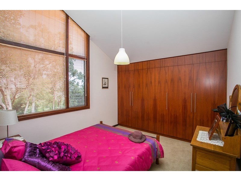 15 Graelou Road, Lesmurdie WA 6076