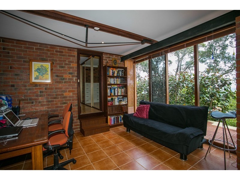 15 Graelou Road, Lesmurdie WA 6076