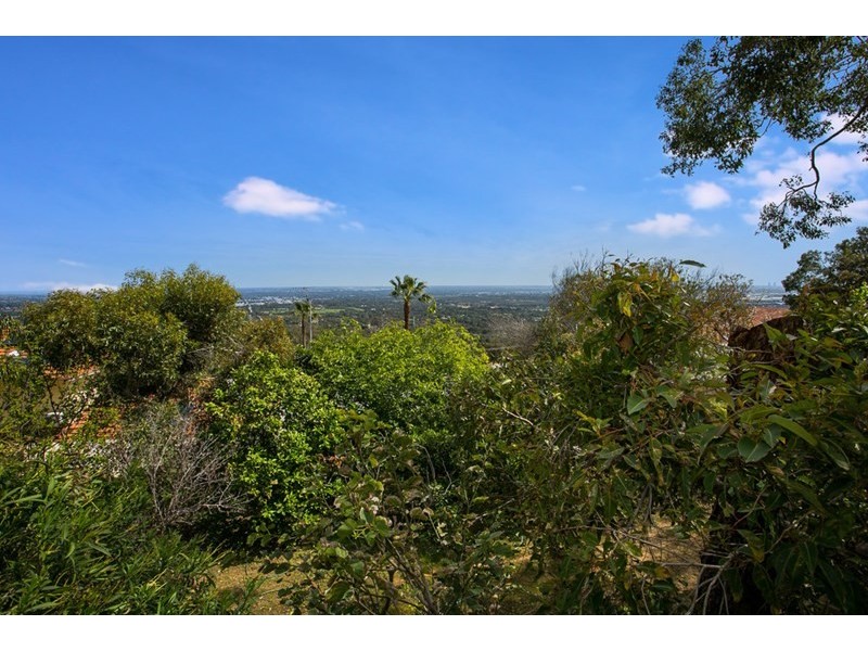 15 Graelou Road, Lesmurdie WA 6076