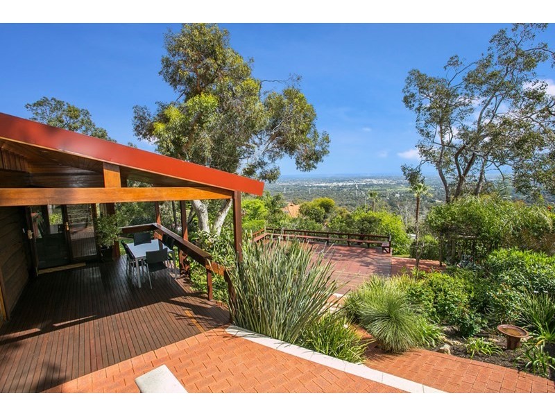 15 Graelou Road, Lesmurdie WA 6076