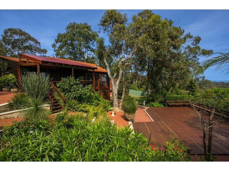 15 Graelou Road, Lesmurdie WA 6076