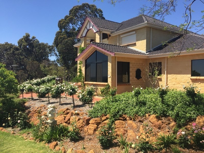 7 Lookout Road, Kalamunda WA 6076