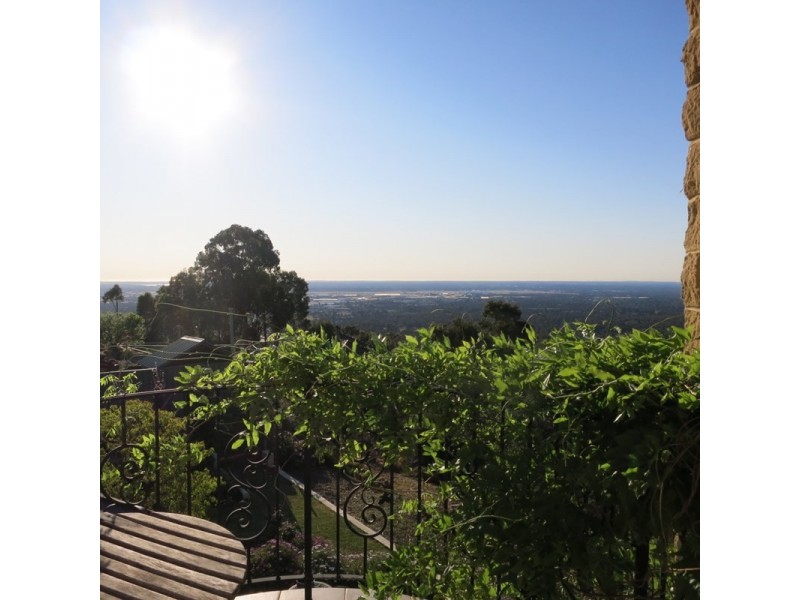 7 Lookout Road, Kalamunda WA 6076