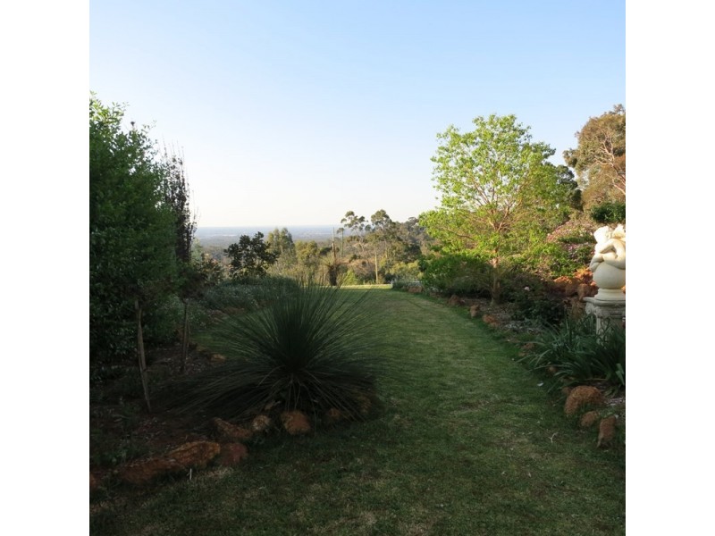 7 Lookout Road, Kalamunda WA 6076