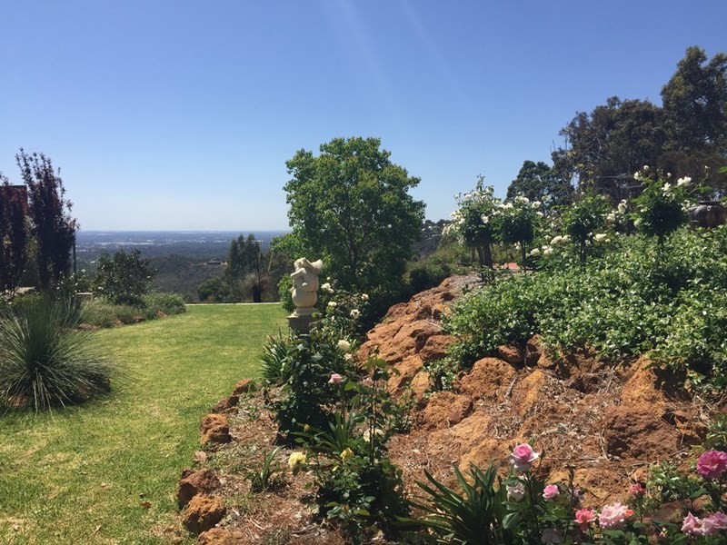 7 Lookout Road, Kalamunda WA 6076