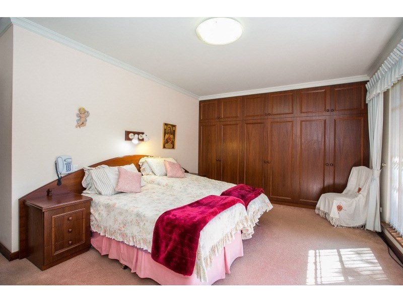 5 Grenville Road, Gooseberry Hill WA 6076