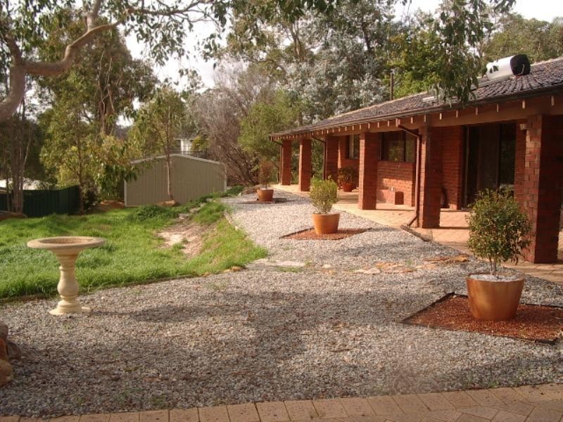 13 Maxine Court, Lesmurdie WA 6076