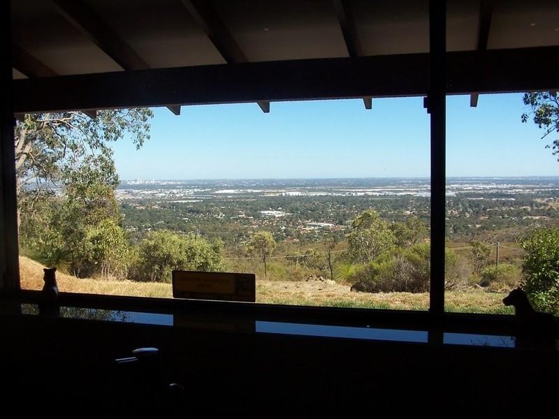 13 Maxine Court, Lesmurdie WA 6076