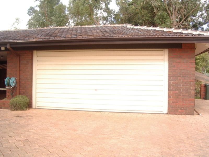 13 Maxine Court, Lesmurdie WA 6076