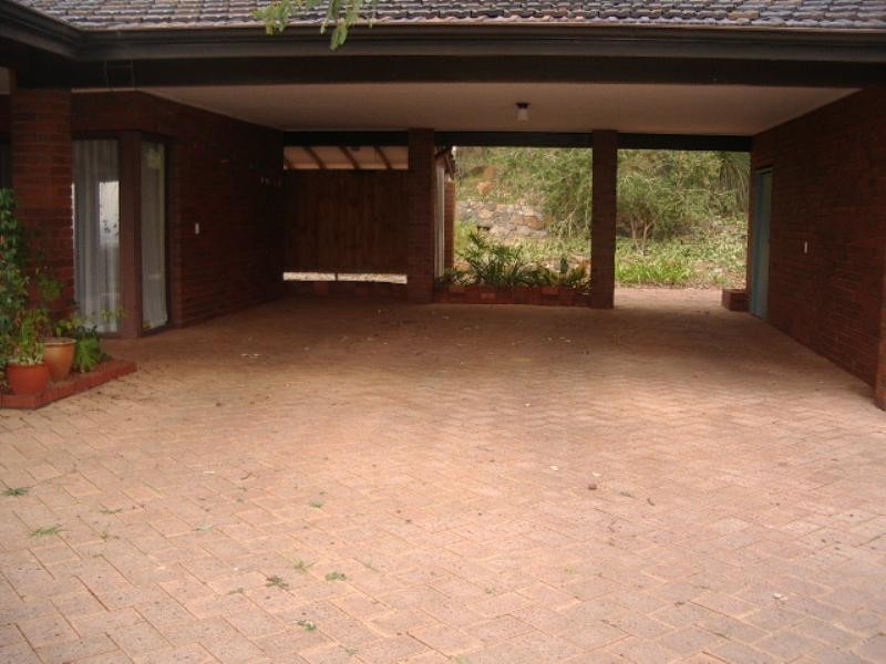 13 Maxine Court, Lesmurdie WA 6076