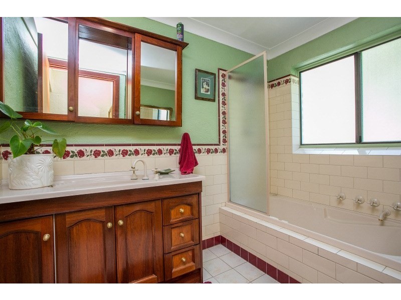 40 Elizabeth Street, Kalamunda WA 6076