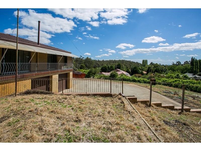 111 Welshpool Rd East, Lesmurdie WA 6076