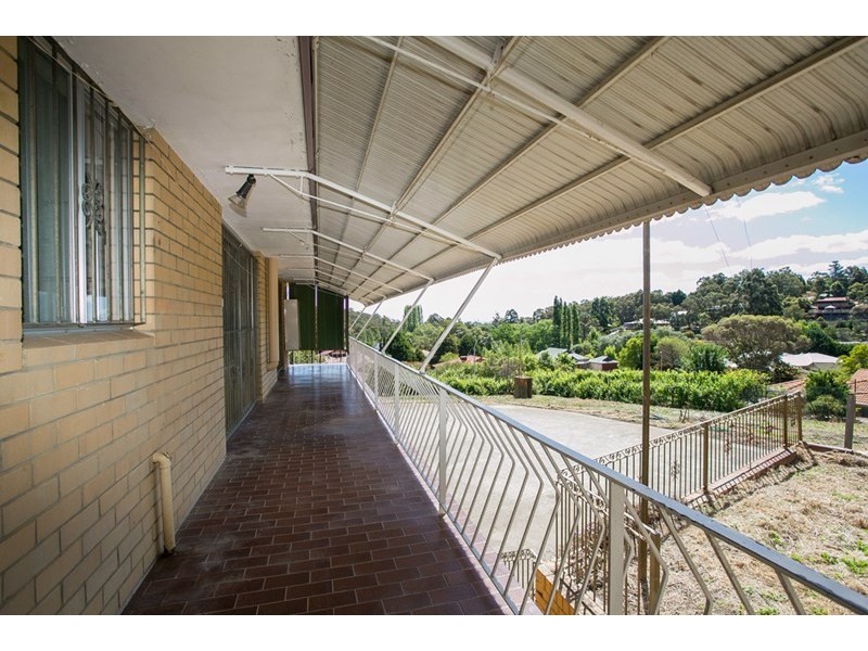 111 Welshpool Rd East, Lesmurdie WA 6076