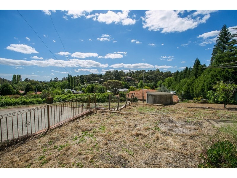 111 Welshpool Rd East, Lesmurdie WA 6076