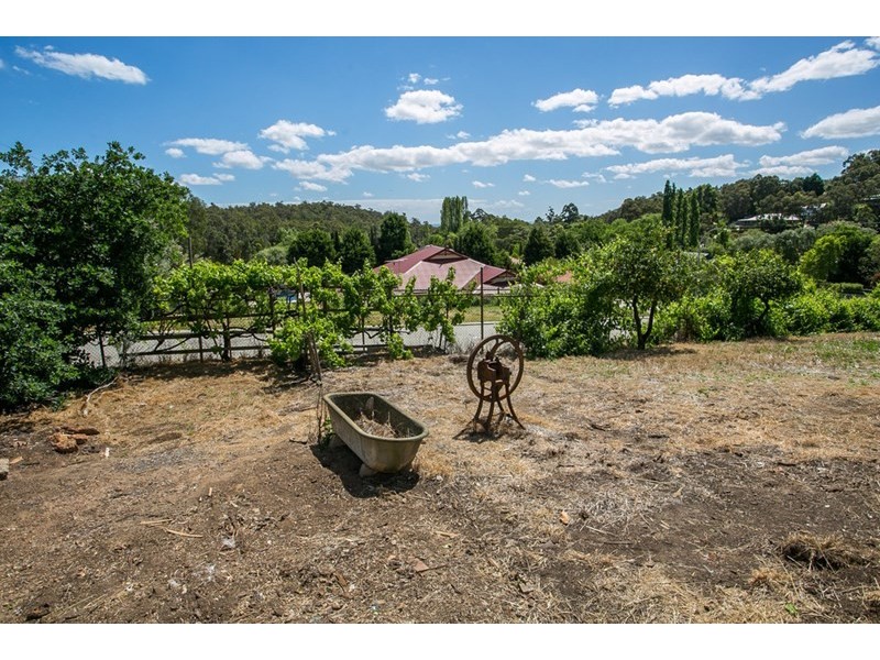 111 Welshpool Rd East, Lesmurdie WA 6076