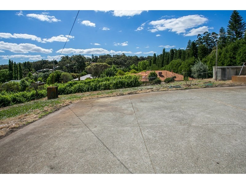 111 Welshpool Rd East, Lesmurdie WA 6076