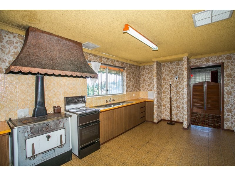 111 Welshpool Rd East, Lesmurdie WA 6076