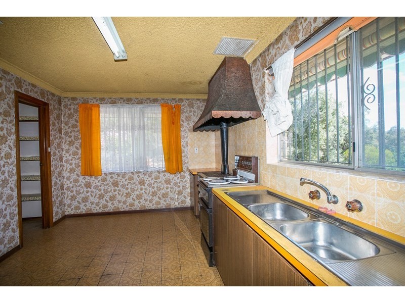 111 Welshpool Rd East, Lesmurdie WA 6076