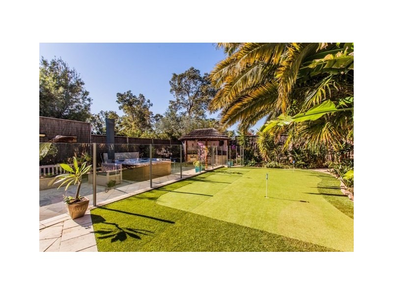 33 Hill Street, Gooseberry Hill WA 6076