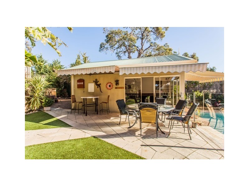 33 Hill Street, Gooseberry Hill WA 6076