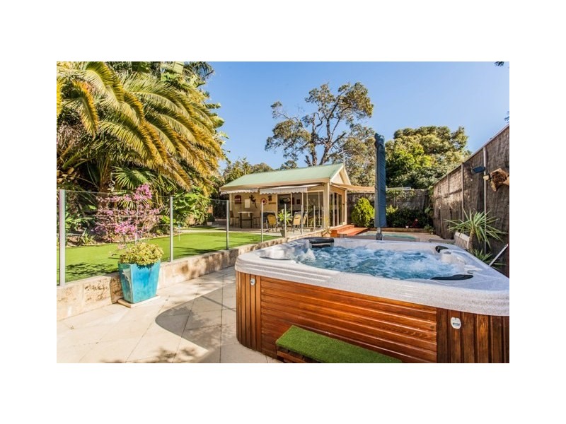 33 Hill Street, Gooseberry Hill WA 6076