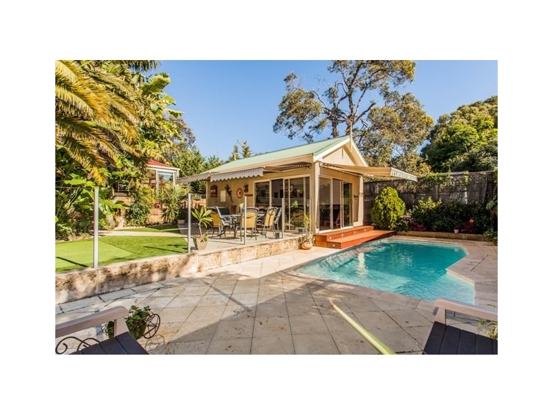 33 Hill Street, Gooseberry Hill WA 6076