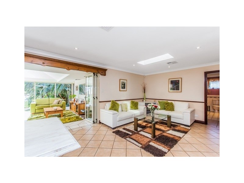 33 Hill Street, Gooseberry Hill WA 6076