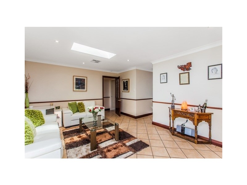 33 Hill Street, Gooseberry Hill WA 6076