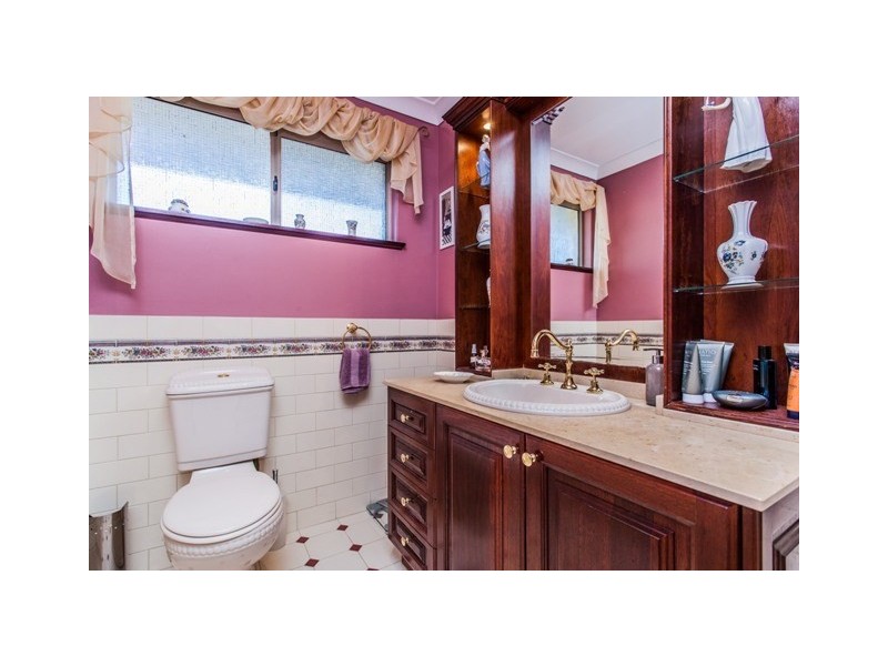 33 Hill Street, Gooseberry Hill WA 6076