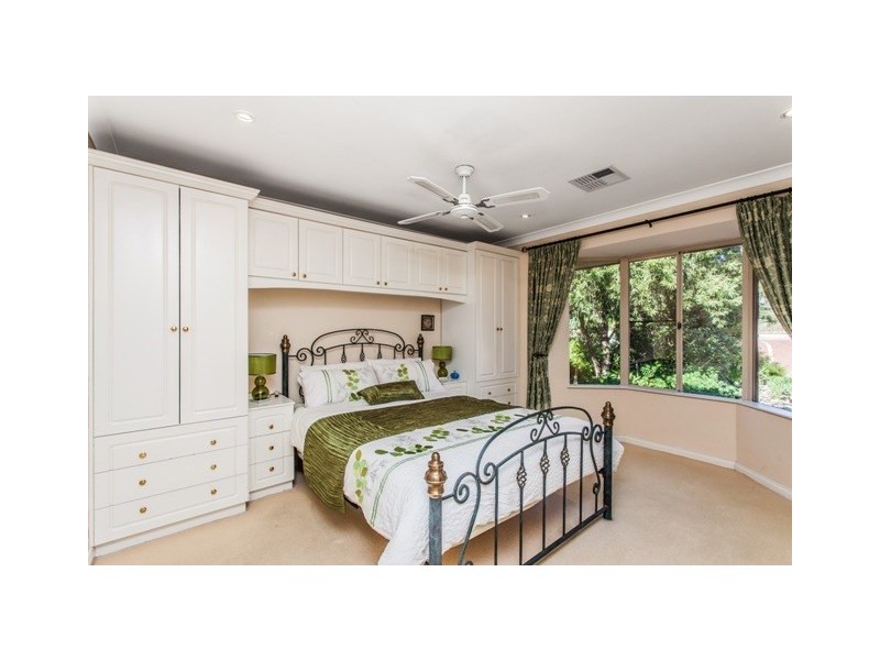 33 Hill Street, Gooseberry Hill WA 6076