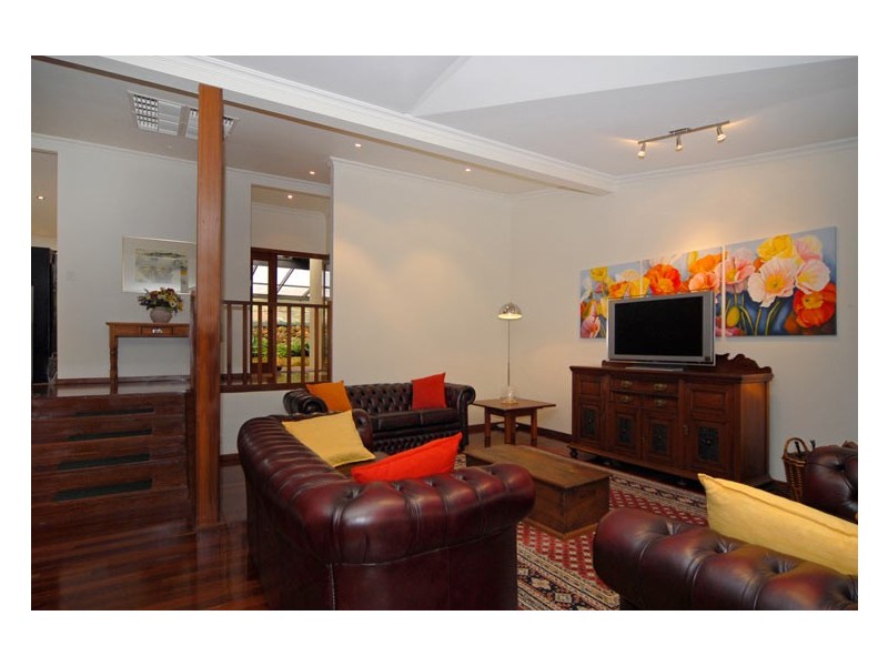 1 Carramar Drive, Kalamunda WA 6076