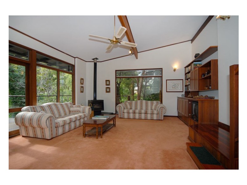 1 Carramar Drive, Kalamunda WA 6076