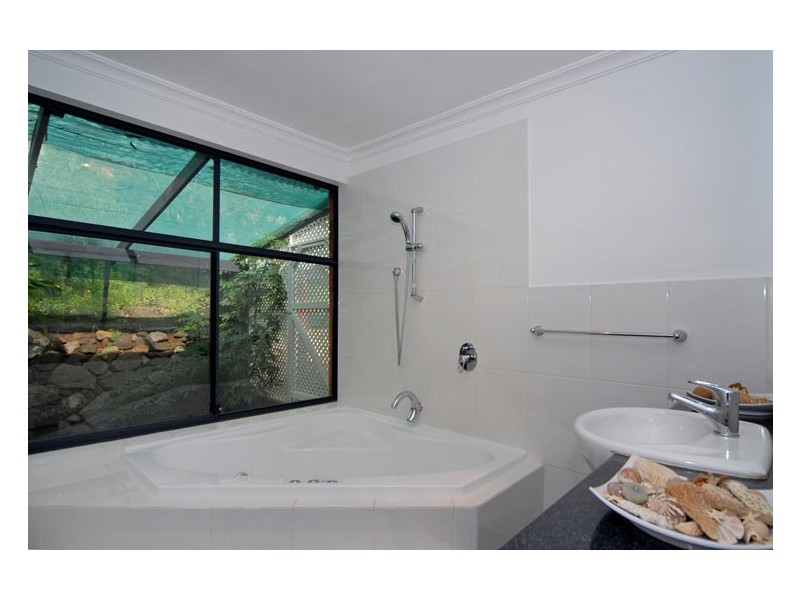 1 Carramar Drive, Kalamunda WA 6076