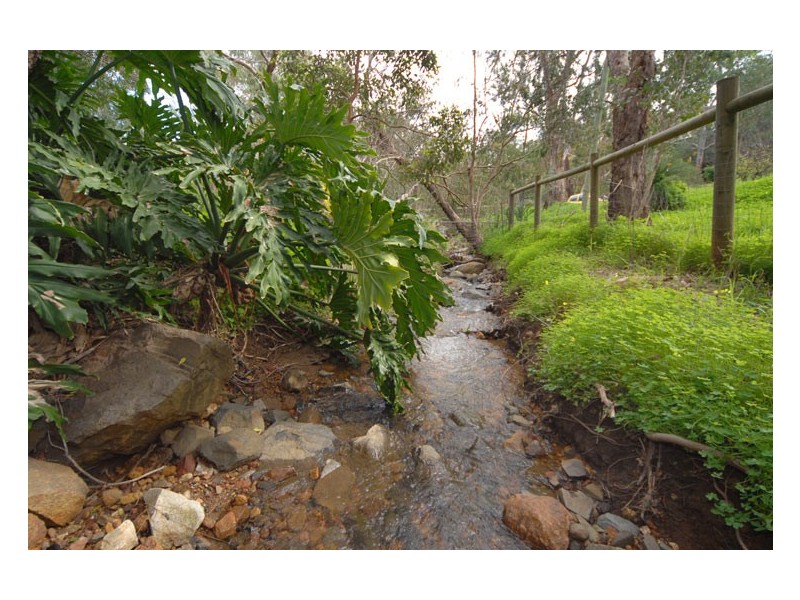 1 Carramar Drive, Kalamunda WA 6076