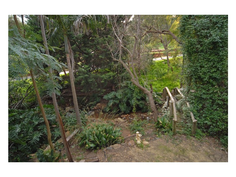 1 Carramar Drive, Kalamunda WA 6076