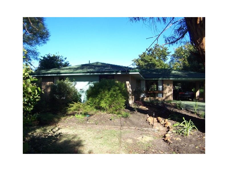 14 Cameron Close, Lesmurdie WA 6076