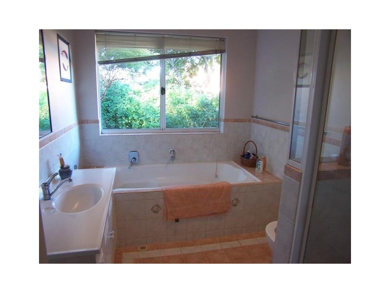 14 Cameron Close, Lesmurdie WA 6076