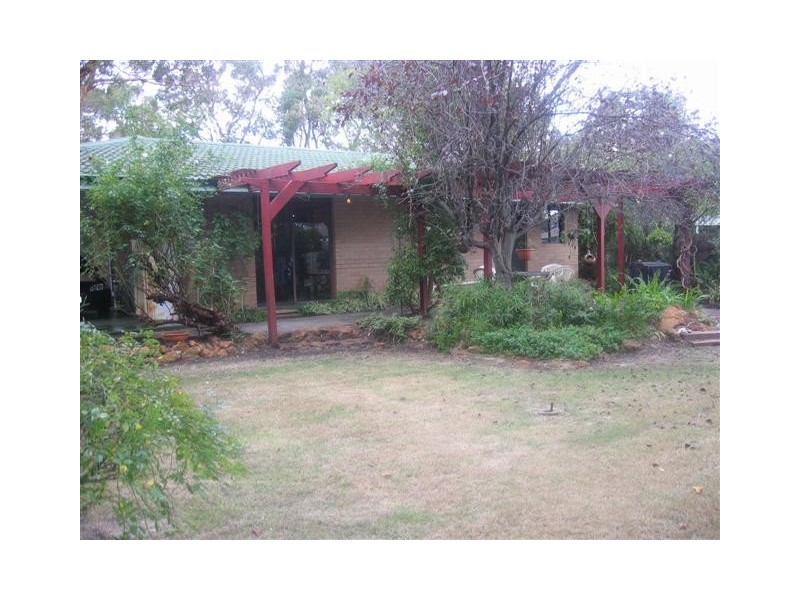 14 Cameron Close, Lesmurdie WA 6076
