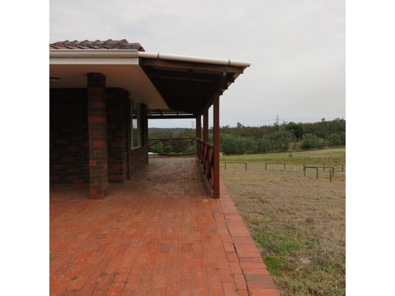 42 Thorne Road, Hacketts Gully WA 6076