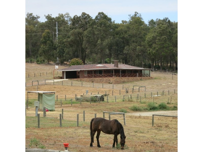 42 Thorne Road, Hacketts Gully WA 6076