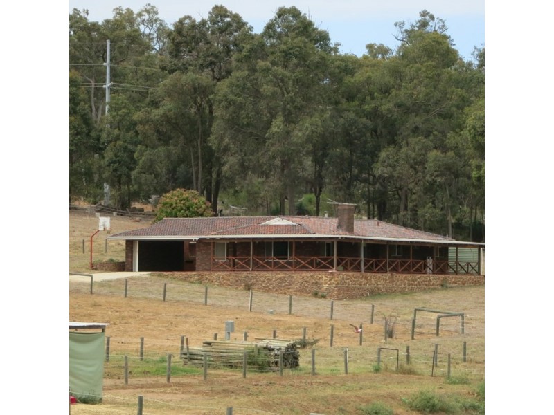 42 Thorne Road, Hacketts Gully WA 6076